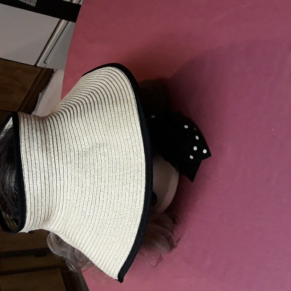 Ladies hat - Picture 3 of 5